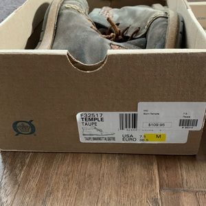 Born Ankle Boots size 7.5 tan / taupe